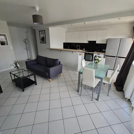 Grand Lumineux Apartment